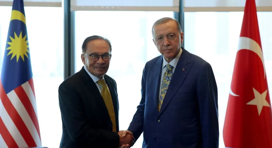 Erdoğan ve Enver İbrahim'den Kritik Telefon Görüşmesi: Bölgesel İşbirliği Masada!
