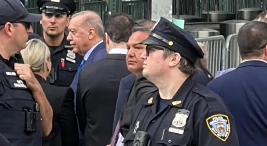 Erdoğan ABD'de Coşkuyla Karşılandı! New York Türkevi Önünde Büyük Buluşma