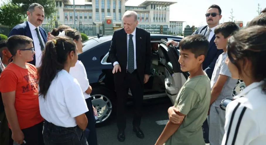 Erdoğan'dan 15 Temmuz Anıtı'nda Adıyamanlı Çocuklara Sürpriz Ziyaret!