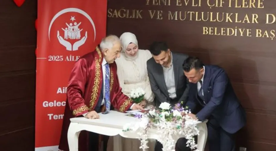 Erzurum'da 'Aile Yılı' Coşkusu: 50 Çift Aynı Anda Nikah Masasına Oturdu!