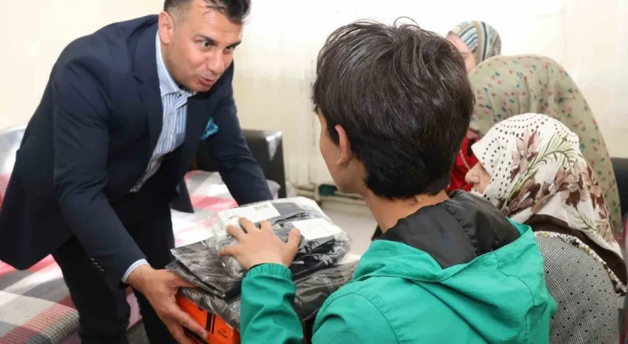 Erzurum'da Bayram Sevinci: 84 Öğrenciye Spor Seti Müjdesi! (Son Dakika)