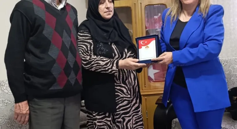 Erzurum'da Şehit Annesi Lütfiye Tokyürek Yılın Annesi Seçildi! (Son Dakika)