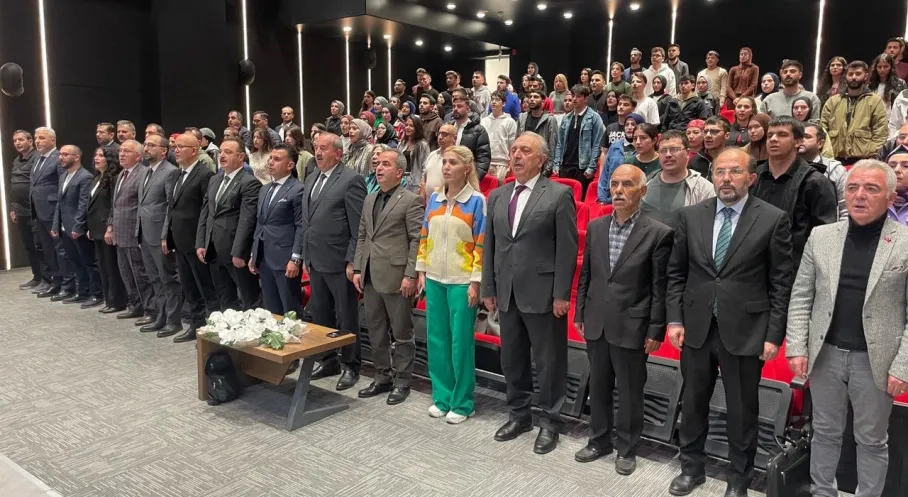 Erzurum'da Yeni Medya Rüzgarı: Yapay Zeka ve Gazetecilik Tartışıldı!