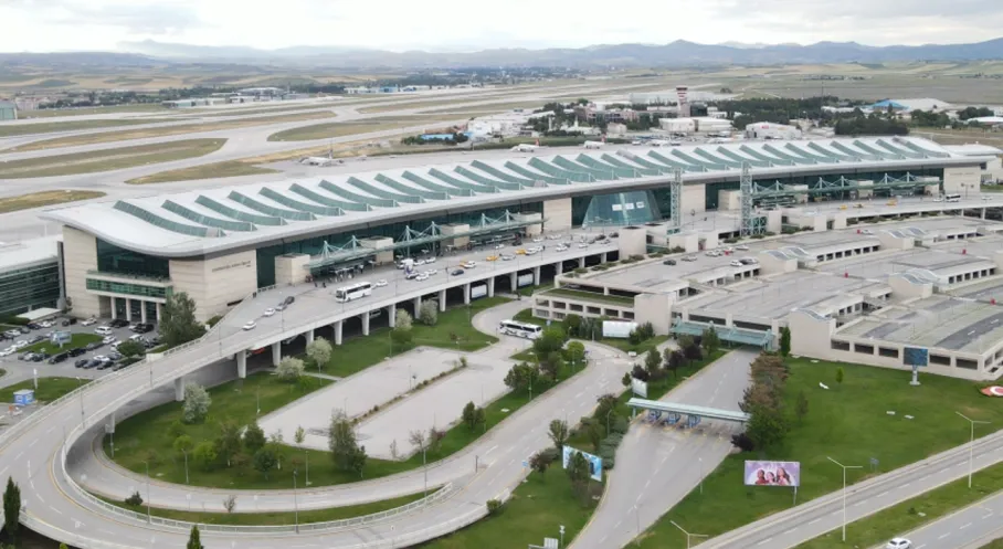 Esenboğa Havalimanı'nda Dev Yatırım: Yeni Pist ve Kule ile Kapasite Katlanıyor!