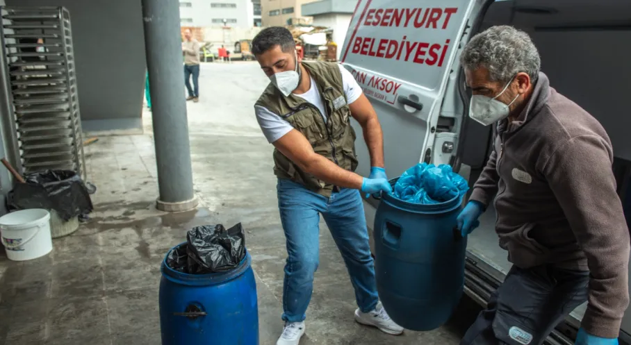 Esenyurt Belediyesi'nden Örnek Proje: Gıda İsrafı Mama Oluyor, Can Dostlar Doyuyor!