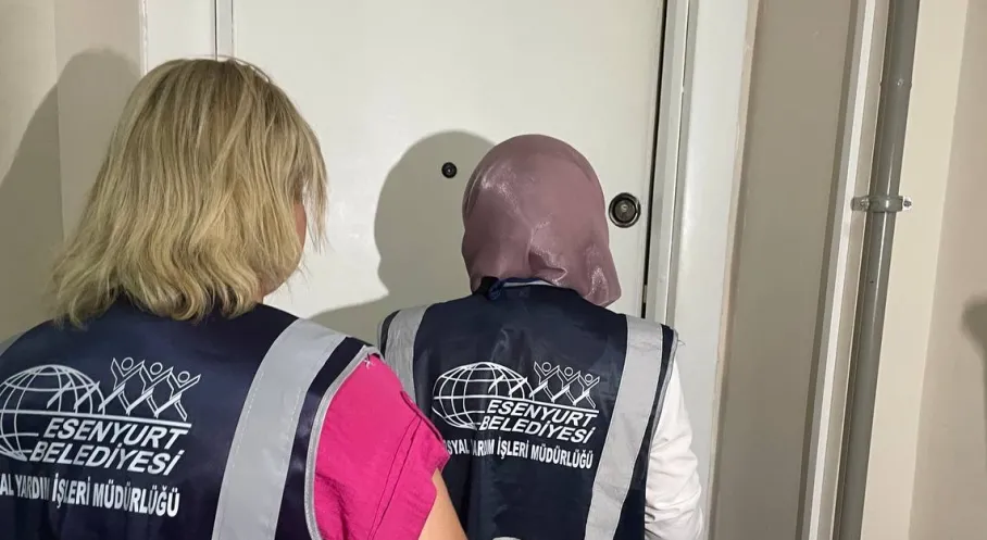 Esenyurt'ta Dayanışma Rüzgarı: Belediye İhtiyaç Sahiplerine Kapı Kapı Ulaşıyor!