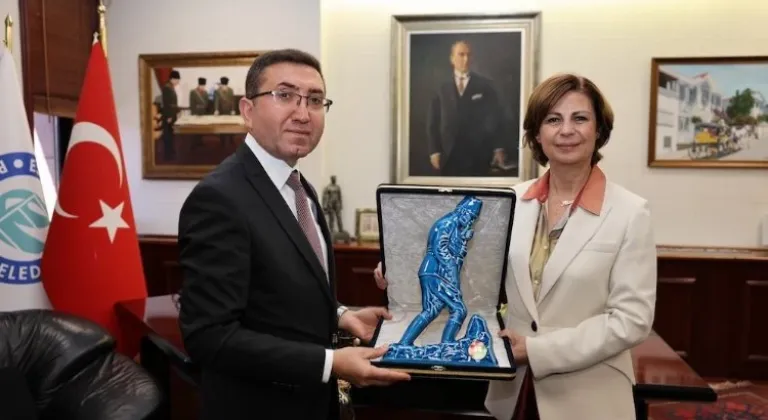 Eskişehir Barosu Başkanı Ünlüce'ye Ziyaret: Büyükşehir Belediye Başkanı Tebrik Edildi