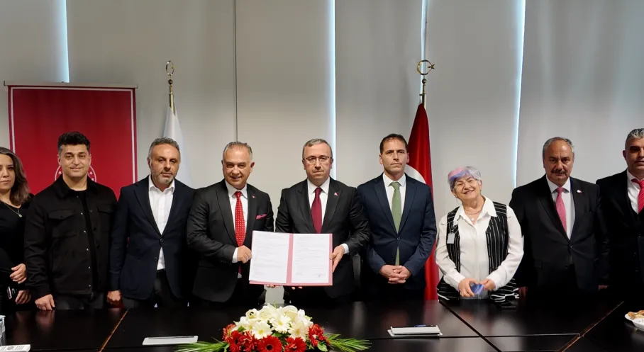 Eskişehir Eğitimine Dijital Dokunuş: Akfen'den 1000 Bilgisayar Desteğiyle Fırsat Eşitliği Hareketi Başladı!