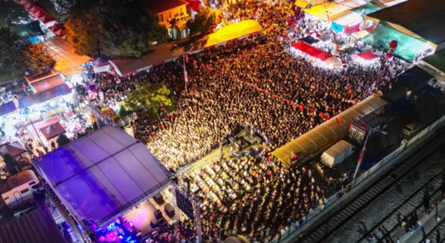 Eşme Festivali'nde Selda Bağcan Rüzgarı! Unutulmaz Anlar Yaşandı
