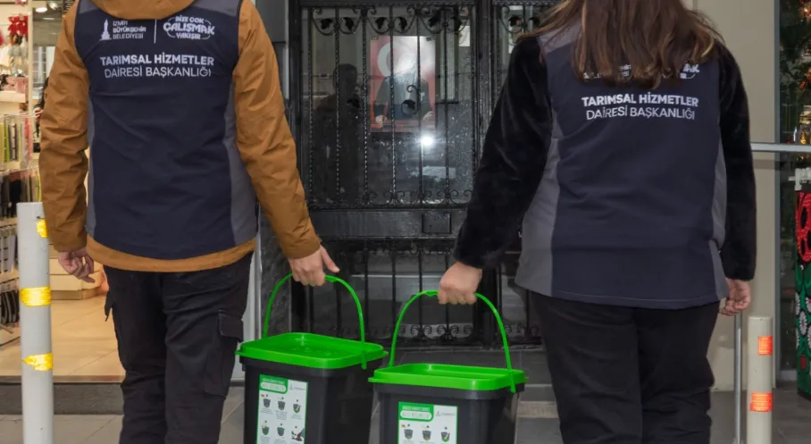 Evdeki Çöpünüz Artık Altın Değerinde! İzmir'de Bokaşi Kompost Projesiyle Organik Atıklar Toprağa Dönüşüyor