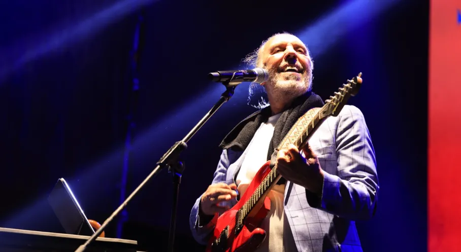 Fatih Erkoç İş Sanat'ta Cuma Konserlerine Damga Vurdu!