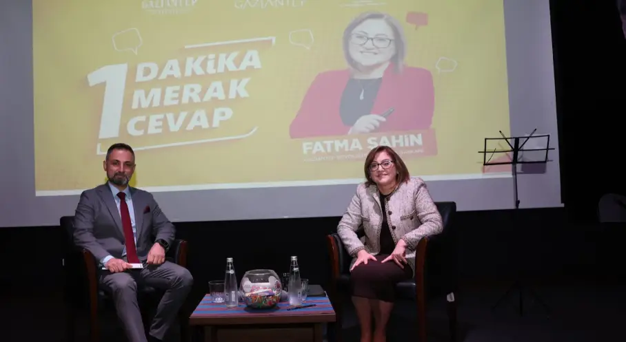 Fatma Şahin, 300 Öğrenciyle Buluşarak Sorularını Yanıtladı