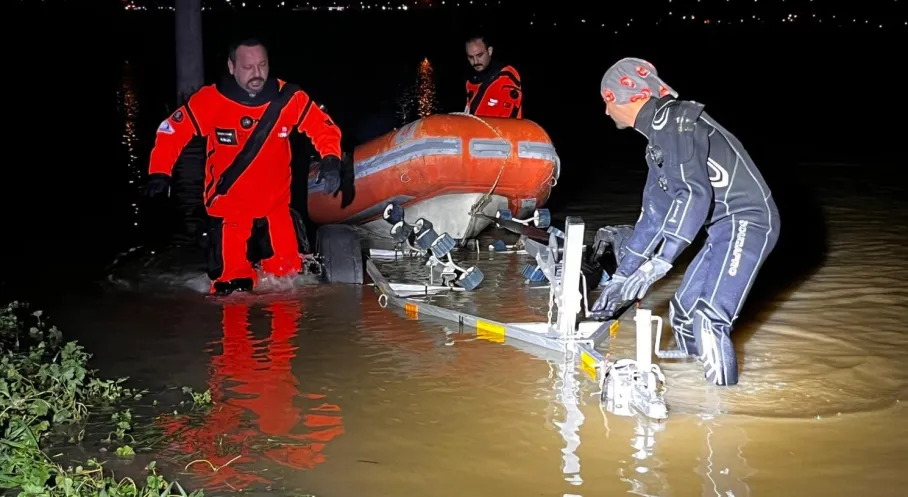 Felaketin Ortasında Umut Işığı! İzmir İtfaiyesi Yüzlerce Canı Selden Kurtardı