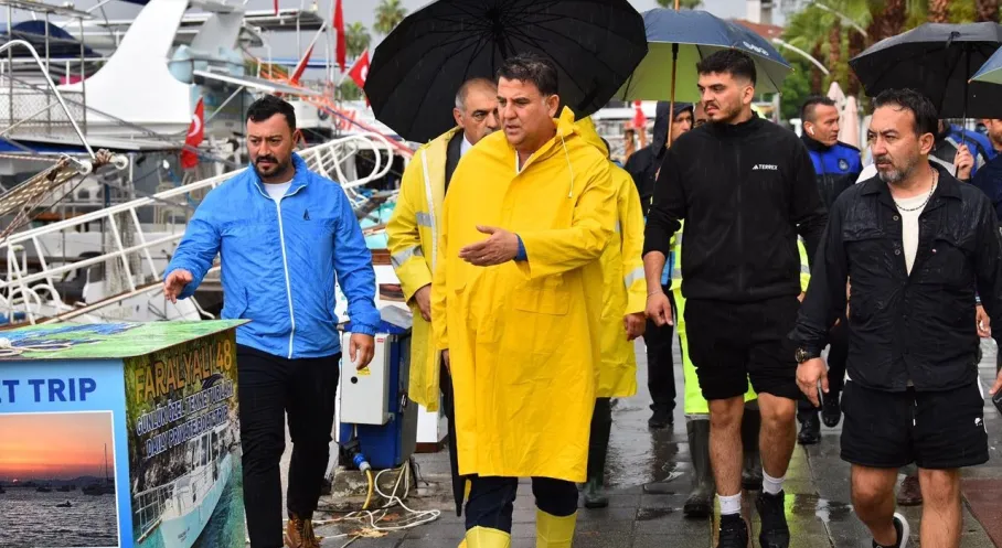 Fethiye'de Rekor Yağış! Belediye Ekipleri Alarmda