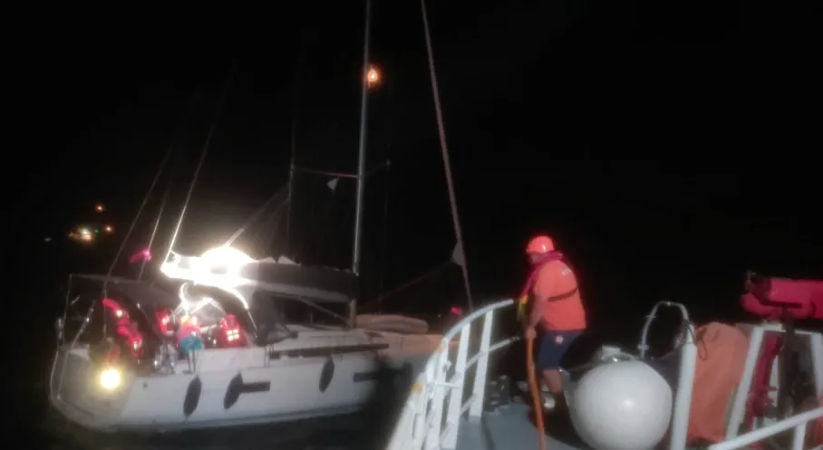 Fethiye'de Tekne Alarmı! 8 Yolcu Kıyı Emniyeti Sayesinde Kurtuldu