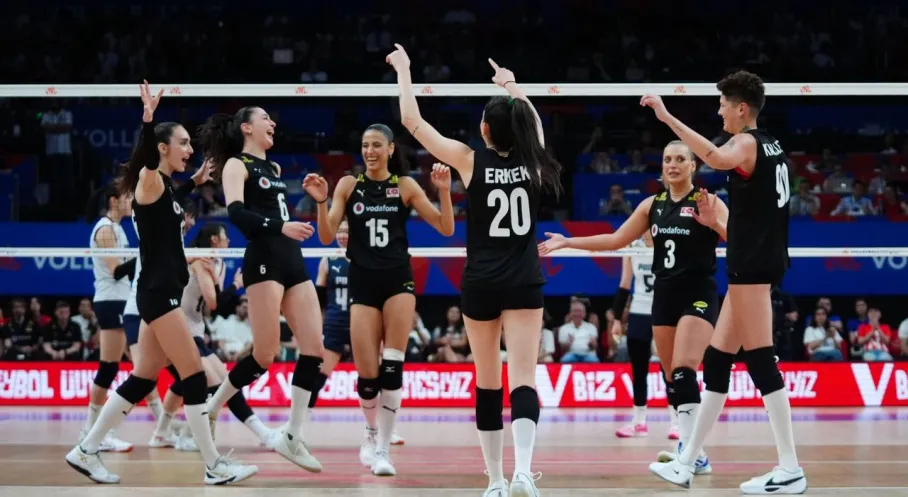 Filenin Sultanları İstanbul'u Salladı! VNL'de Namağlup Seriye Devam