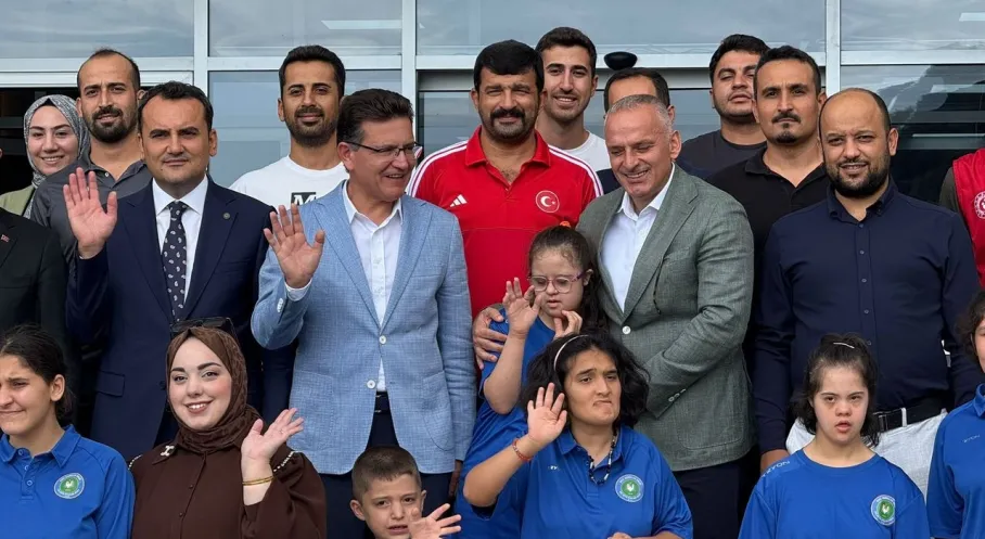 Finike'den Özel Öğrencilere Anlamlı Destek: Kaymakam Çelik ve Milletvekili Uslu'dan Ziyaret!