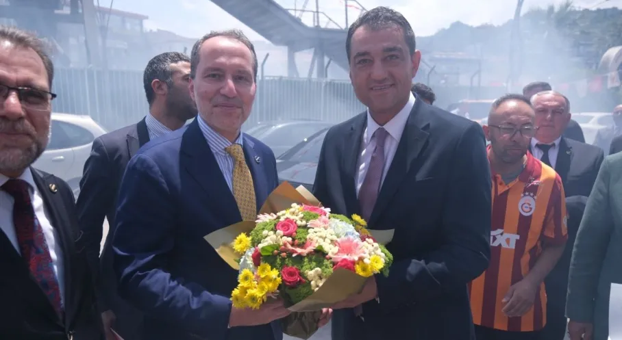 Flaş Haber: Fuat Köse, Fatih Erbakan'ı Giresun'da Çiçeklerle Karşıladı!