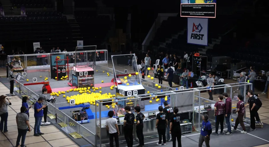 FRC 2026'da Heyecan Dorukta: Turknet Desteğiyle Liseli Robot Takımları İkinci Etapta Sahada!