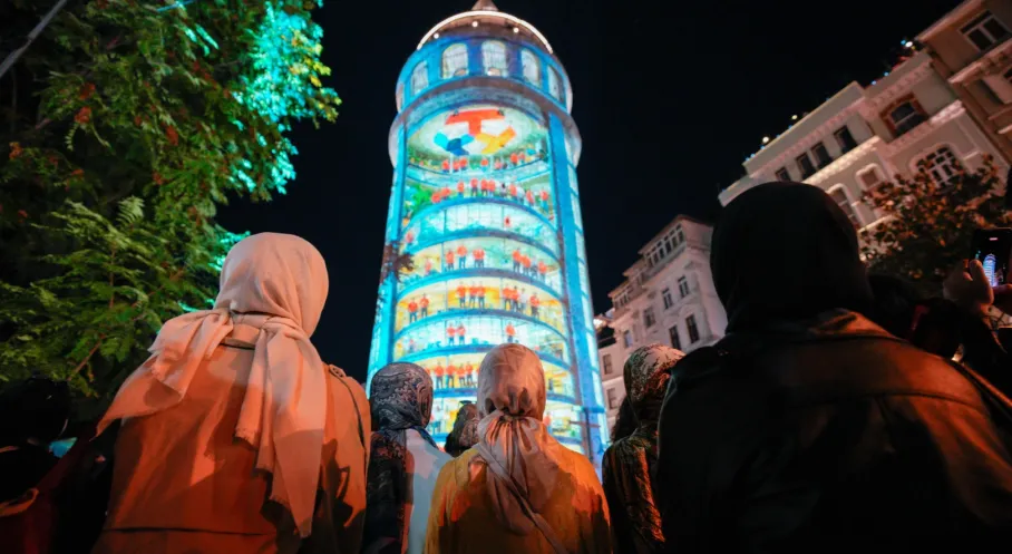 Galata Kulesi TEKNOFEST Tanıtımıyla Işıl Işıl: İstanbul Semaları Teknolojiyle Aydınlandı!