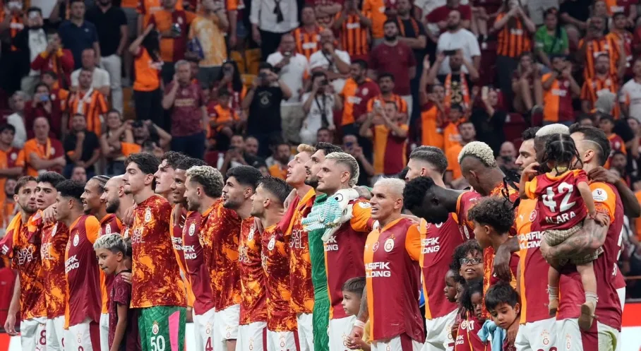 Galatasaray, Taraftarının Önünde Karagümrük'ü Farklı Geçti! 3-0'lık Zafer