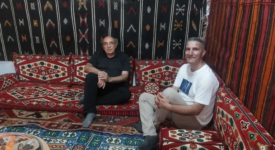 Gazeteci Çakmak'tan Alevi Derneği'ne Anlamlı Hediye: Şark Odası!