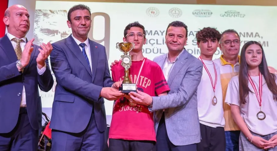 Gaziantep'te 19 Mayıs Coşkusu: Yarışan Gençler Ödüllerle Taçlandırıldı!
