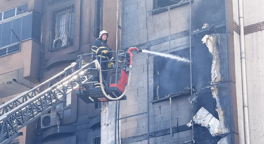 Gaziantep'te Bina Yangını: 15 Kişi Zehirlendi! İşte Son Durum