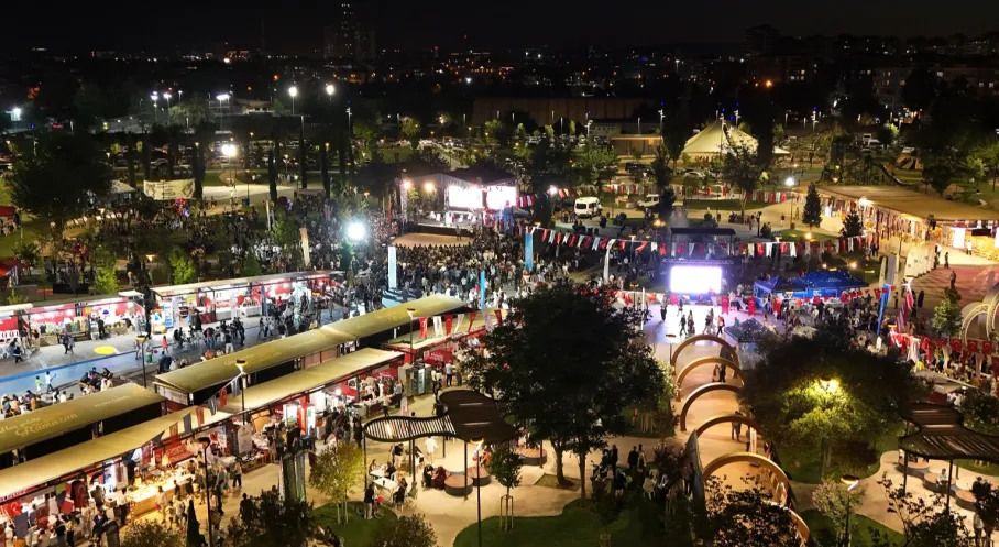 Gaziantep'te Hemşehri Dernekleri Festivali Renkli Görüntülerle Açıldı