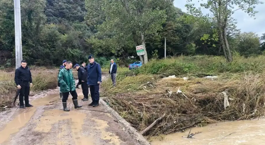 Gebze’de araç dereye düştü: 1 ölü, 1 kayıp