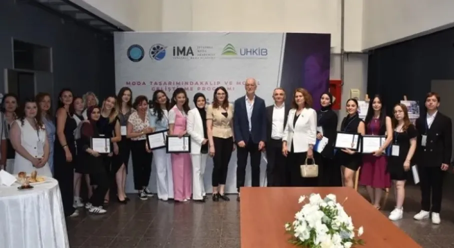 Bursa'da Geleceğin Tasarımcıları Sertifikalarını Aldı!