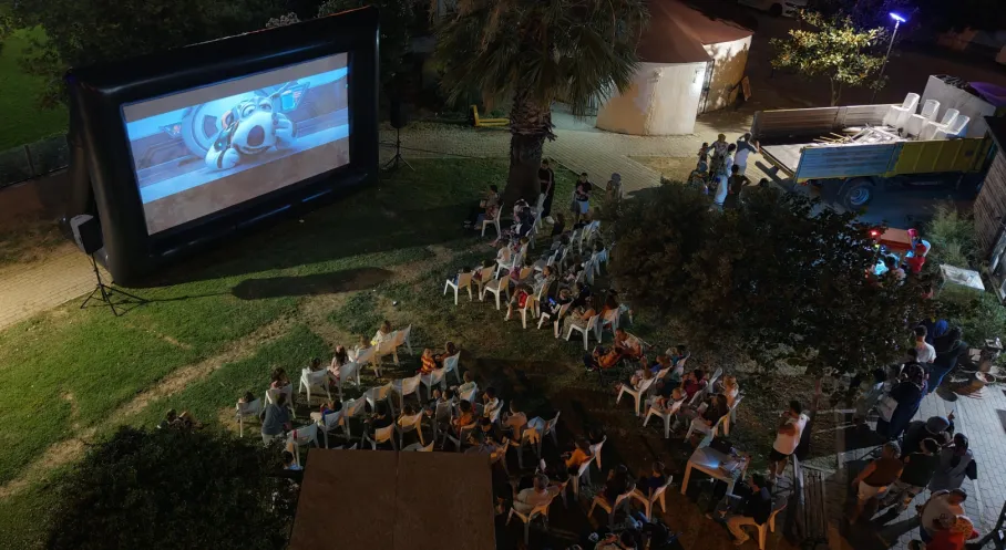 Gemlik'te Çocuklara Unutulmaz Açık Hava Sinema Şöleni!