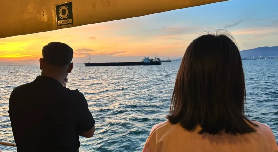 İzmir'in Genç Gönüllüleri Tarihi Vapurda Buluştu: Geleceğe Yön Veren Dayanışma Ağı Güçleniyor!