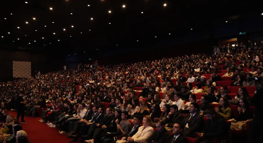 Gençİz Zirvesi: Binlerce Genç İstanbul'da Geleceği Şekillendirdi!