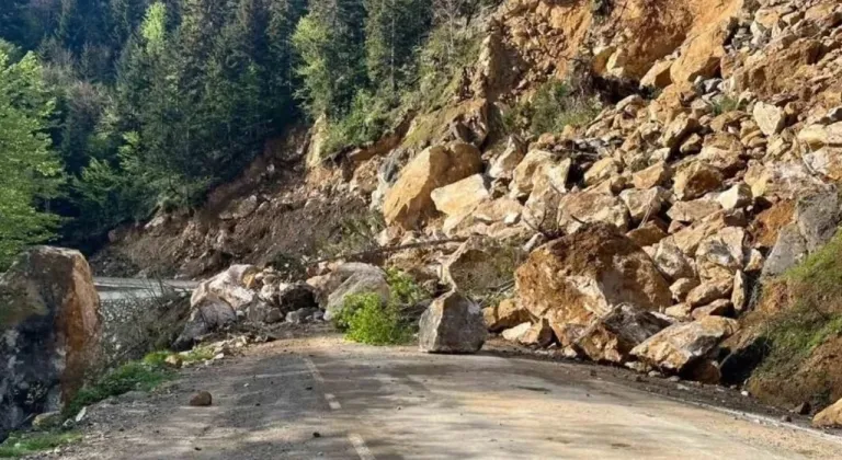 Giresun'da Heyelan: Yavuzkemal Yolu Ulaşıma Kapandı!