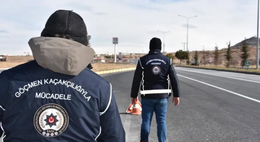 Göçmen Kaçakçılarına Büyük Darbe: 509 Düzensiz Göçmen Yakalandı, 49 Organizatör Gözaltında!