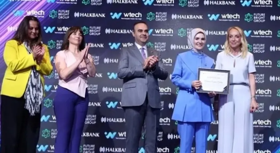 Bakan Göktaş'tan Kız Çocuklarına Teknoloji Çağrısı: Anneler İlham Kaynağı!