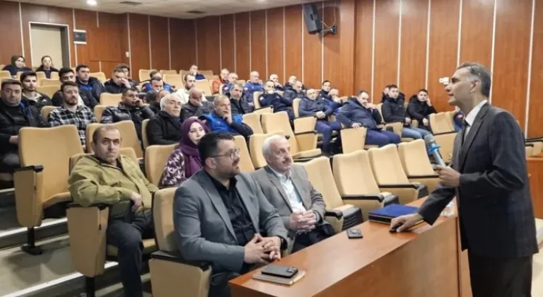 Gölcük Belediyesi Personeline Yönetme Sanatı Eğitimi Veriliyor