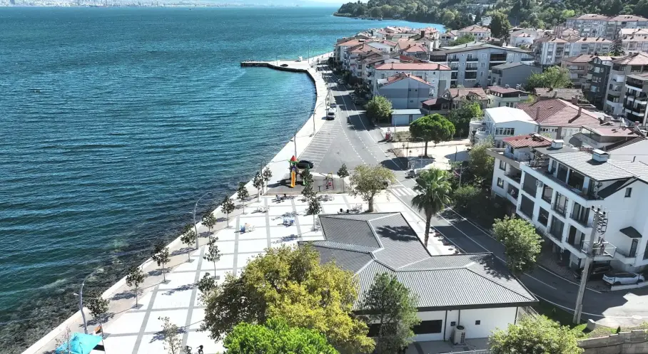 Gölcük Ulaşlı Sahili Yeni Görünümüne Kavuştu