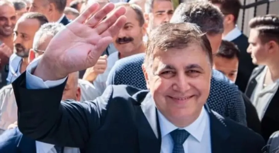 İzmir'de Grev Krizi: Başkan Tugay'dan Dayanışma Çağrısı ve Sert Eleştiriler