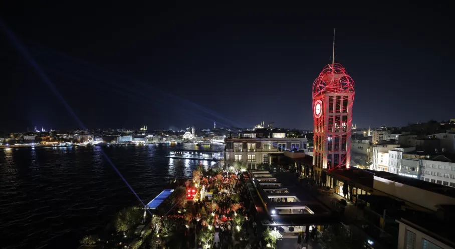 Grimanesa Amorós'un Işık Enstalasyonları İstanbul'da Sanatseverlerle Buluştu!