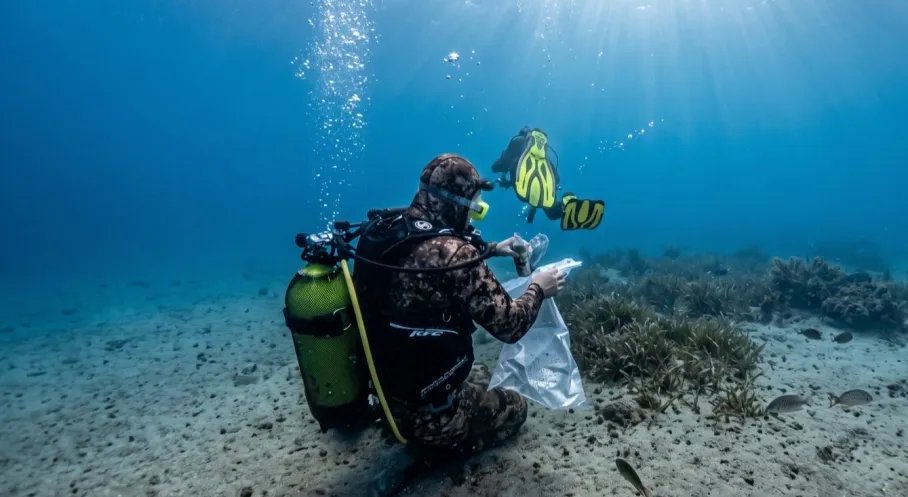 Güvercinada Açıklarında Deniz Dibi Temizliği Yapıldı