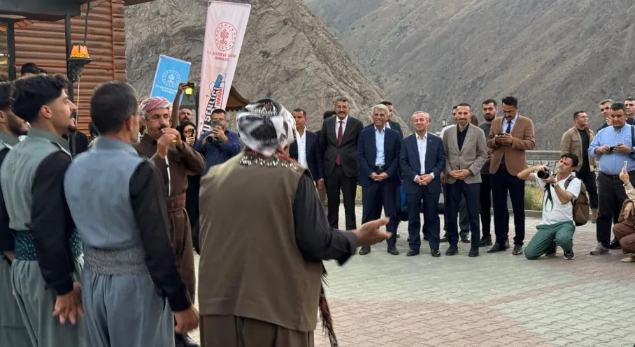 Hakkari'de Anadolu Şenliği Coşkusu! Bölge Sanat ve Kültüre Doyacak