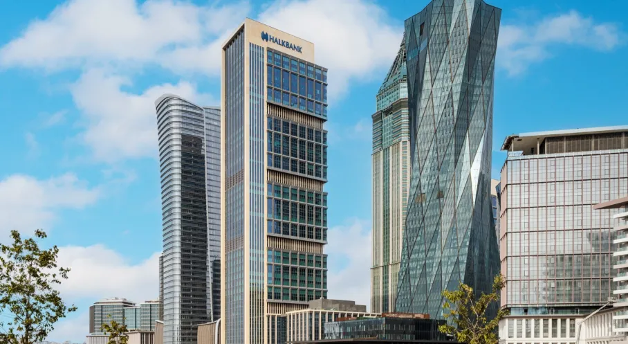 Halkbank'tan Tarihi Büyüme: Aktif Büyüklük 4,3 Trilyon TL'yi Aştı, Ekonomiye Dev Katkı!