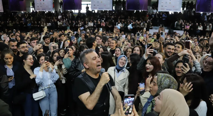 Haluk Levent Ağrı'yı Coşturdu! Teknoloji Yarışması Zirveye Ulaştı!