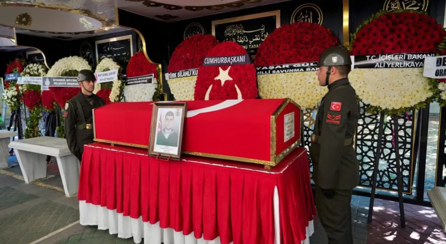 Hatay'da Şehit Acısı: Er Semih Erdoğan ve Hayrullah Halit Karaman Son Yolculuklarına Uğurlandı