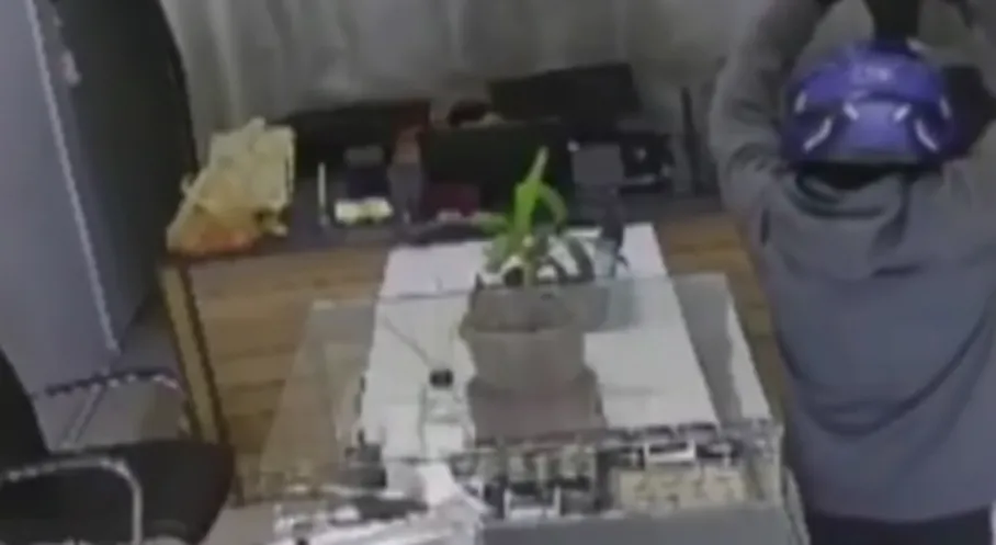 Hatay'da Şok Soygun! 3 Dakikada 3 Kilo Altınla Kaçtılar: Güvenlik Kamerası Kayıtları Ortaya Çıktı