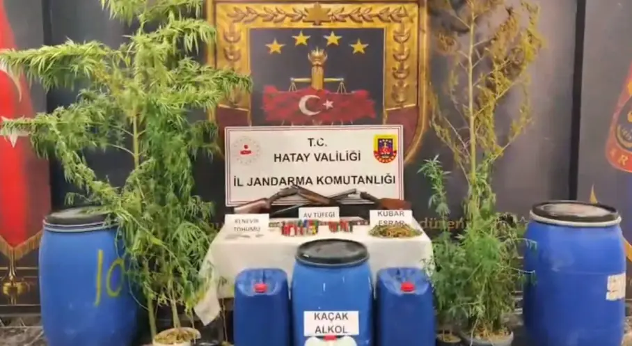 Hatay'da uyuşturucu, kaçak içki ve ruhsatsız silah operasyonu