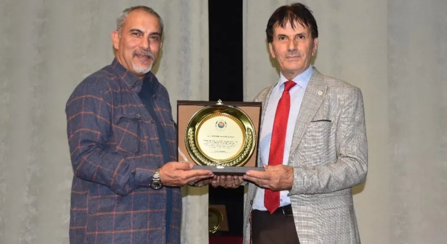 Hataylı Gazeteci Zorkun'a Trabzon'da Moral Ödülü: Deprem Acısı Dinmiyor!