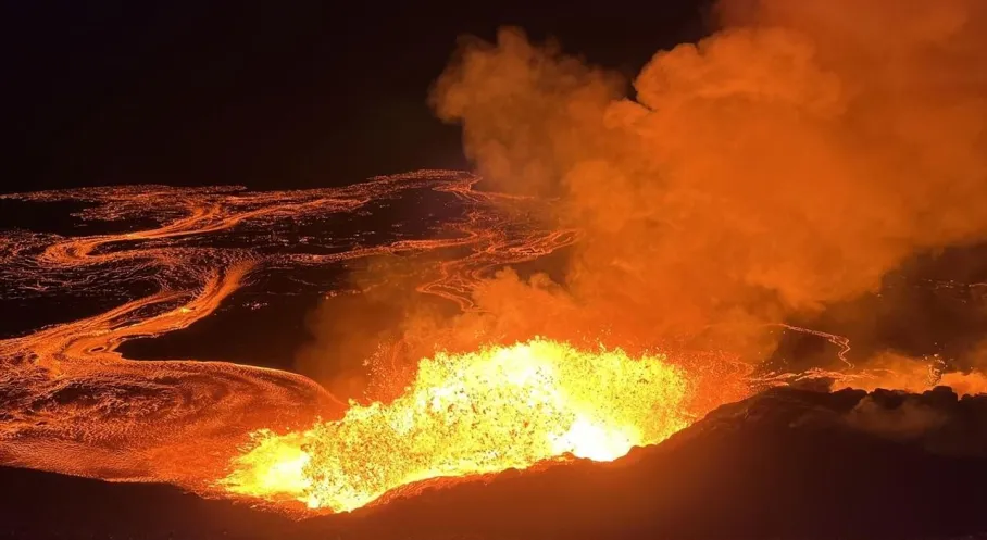 Hawaii'de Kilauea Yanardağı Alarmı! Lavlar Yeniden Yükseliyor